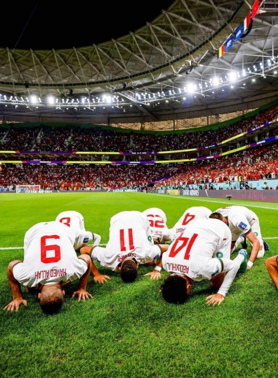 150621243_Coupe-du-Monde-Les-joueurs-marocains-se-prosternent-apres-leur-victoire-contre-la-Belgique.thumb.jpg.88db1eb97ab9a2d00cf0d95bcb26b90e.jpg